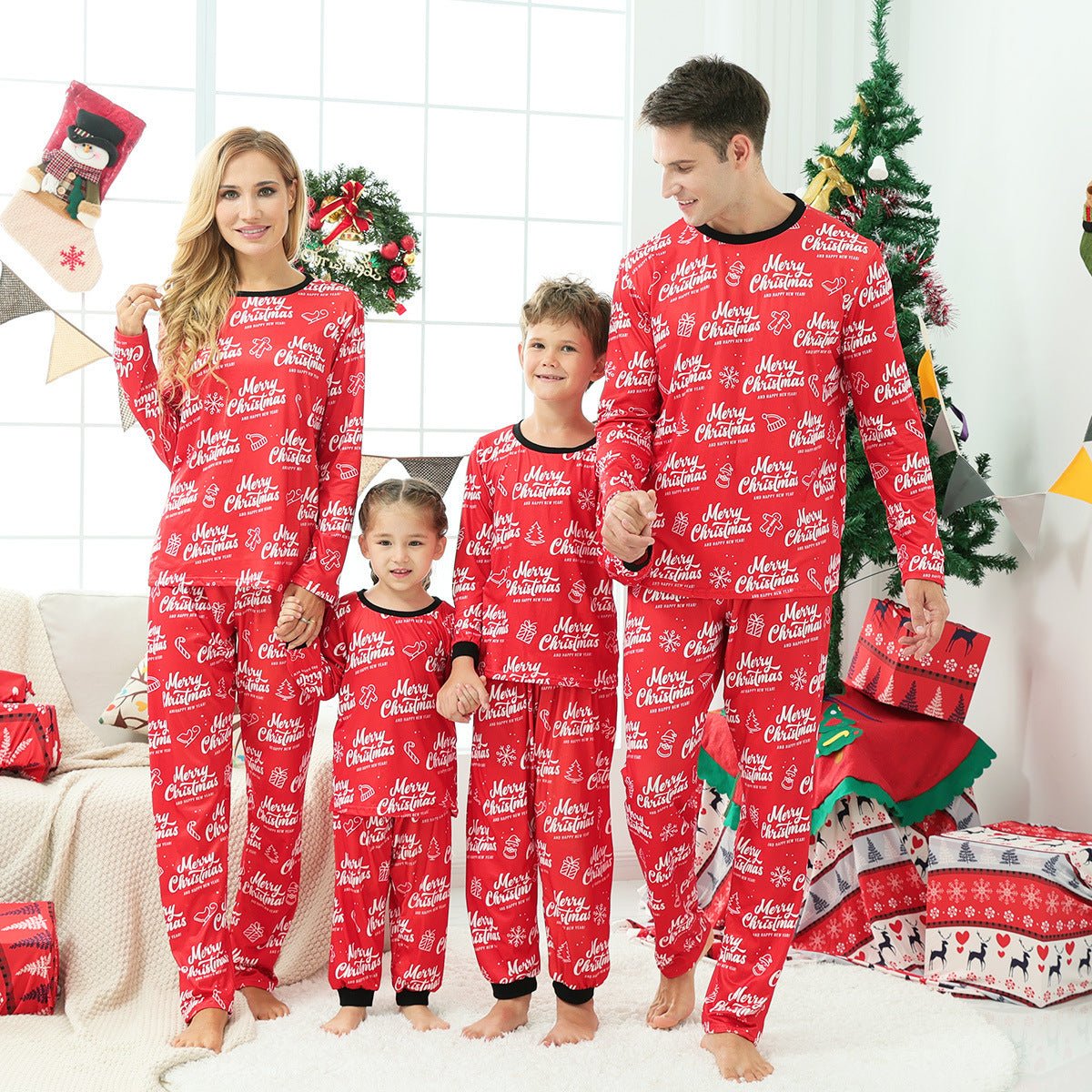 Cozy Christmas Pajama Set - Long Sleeve Holiday Loungewear with Festive Print - ROMANCE