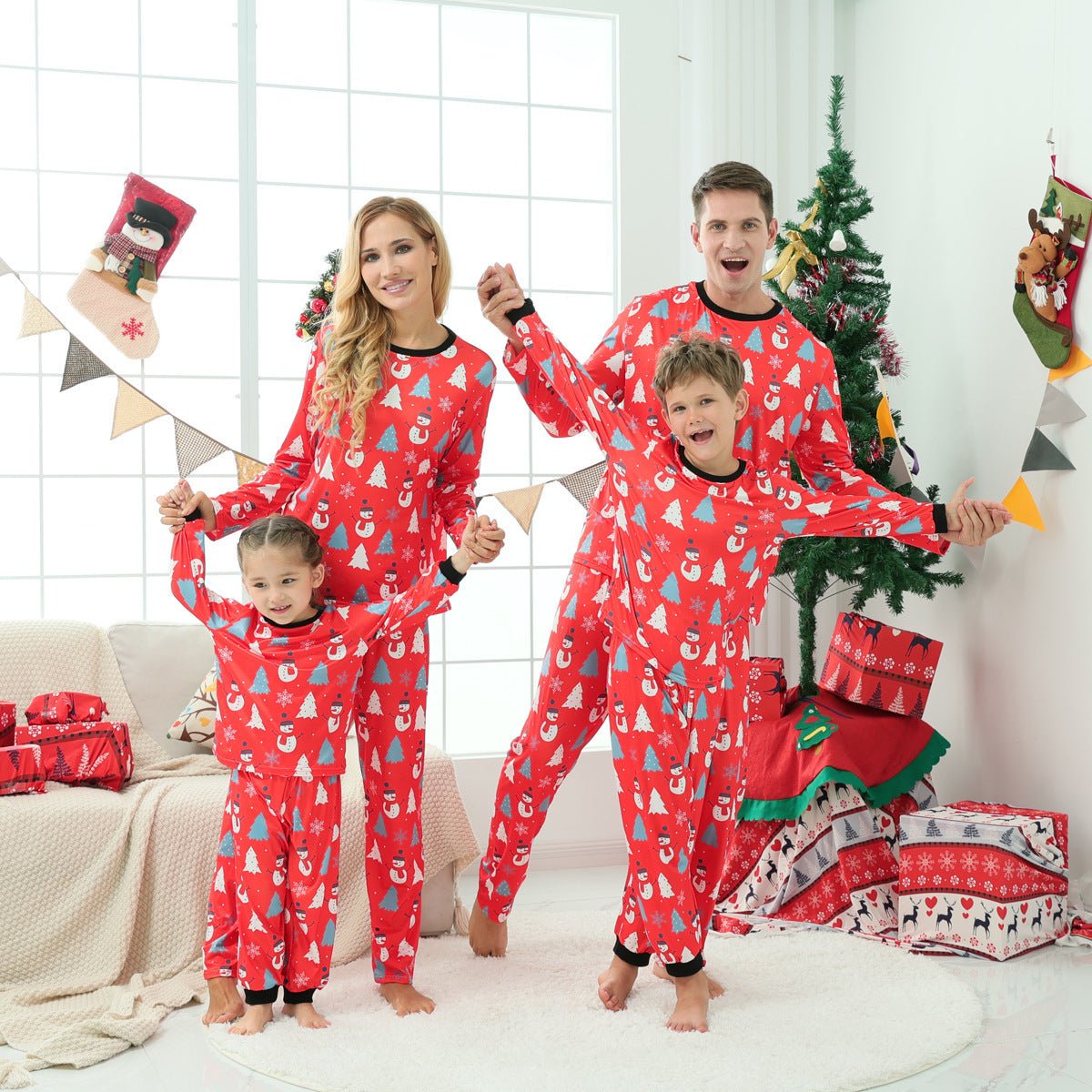 Cozy Christmas Pajama Set - Long Sleeve Holiday Loungewear with Festive Print - ROMANCE